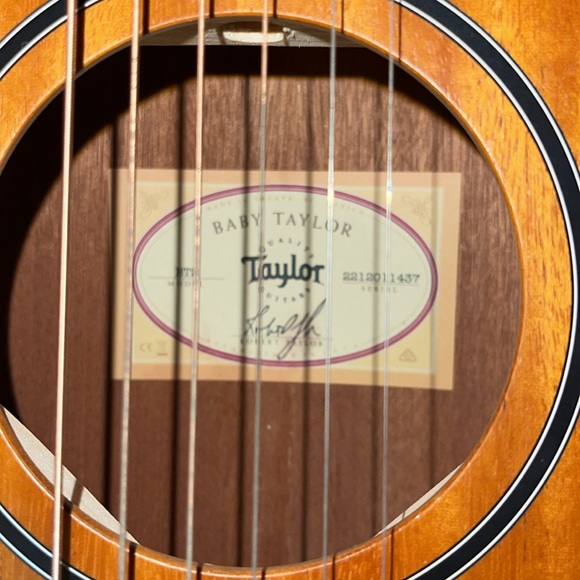 Baby Taylor Guitar Model BT2 - Picture 2 of 8